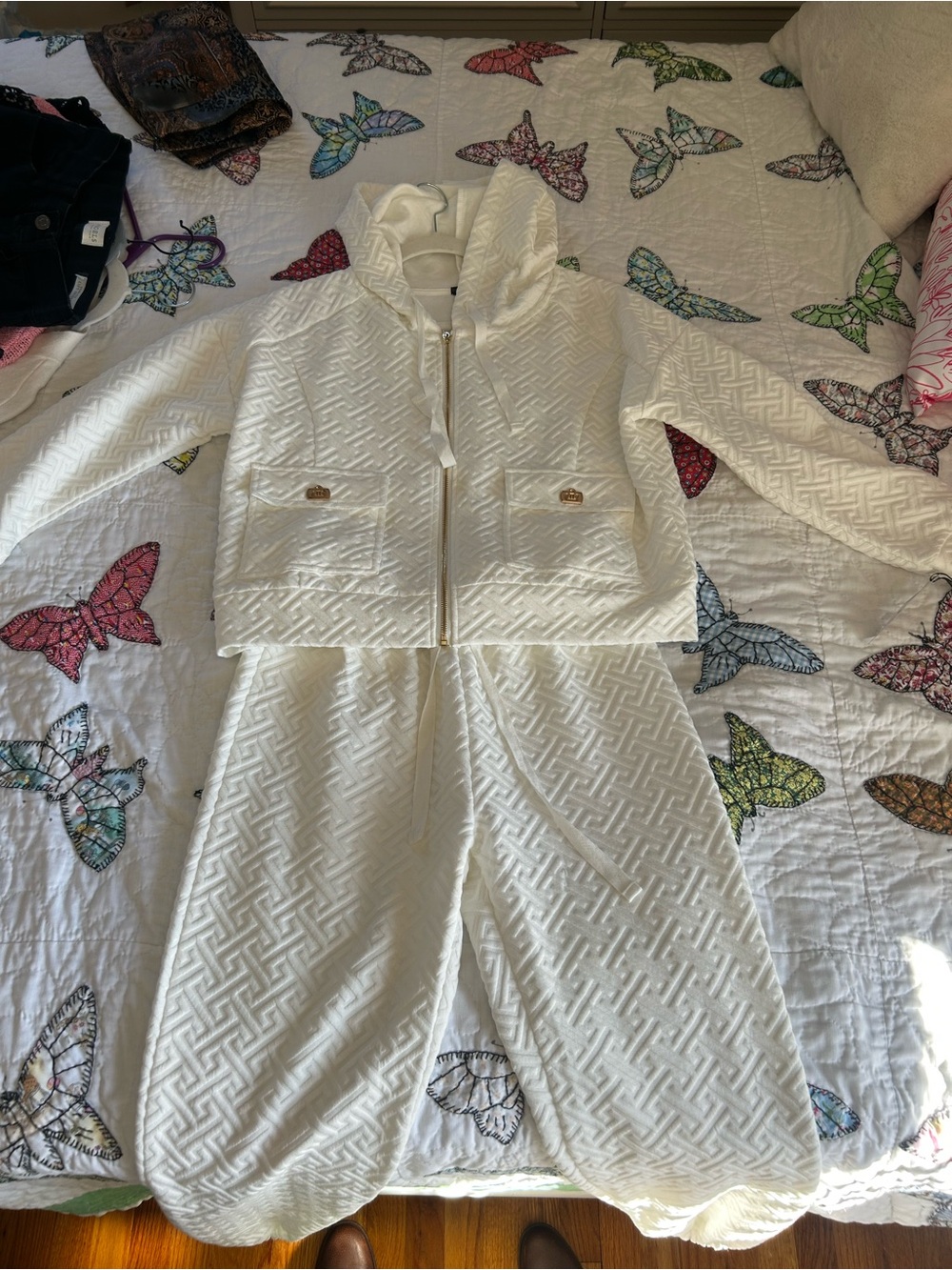 Coco + Carmen White Quilted Hooded Zip Sweatshirt & Joggers Set
